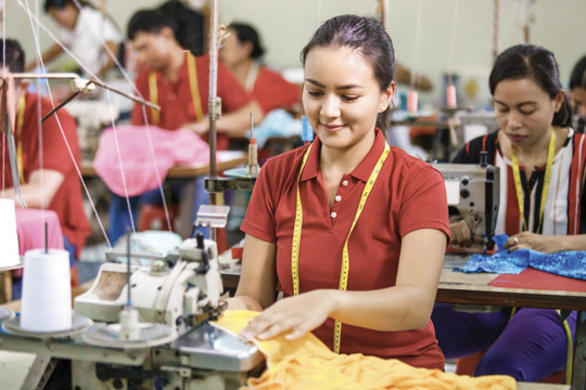 Phương pháp này được gọi là “Quy tắc sandwich”: Nếu chúng ta kẹp nội dung phê bình vào giữa sự khẳng định và kỳ vọng, người bị phê bình sẽ tiếp nhận vấn đề trong tâm trạng vui vẻ và thành khẩn thay đổi hơn hẳn.