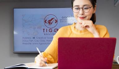 Account managers serve as the liaison between companies and their customers. It is an account manager's responsibility to address customers' needs and concerns as quickly and effectively as possible to develop and maintain strong relationships. They typically work with multiple small accounts or a few larger ones.